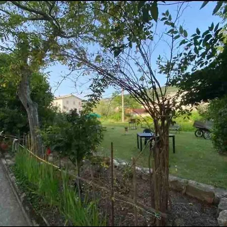 Piano Terra Indipendente Con Giardino Residenza Anatol Fossato di Vico