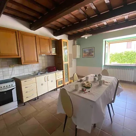Piano Terra Indipendente Con Giardino Residenza Anatol